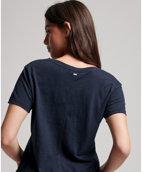 W1011181A | Ruimvallend geborduurd T-shirt met V-hals